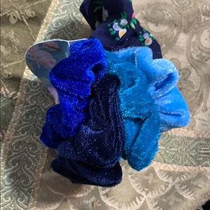 5 assorted scrunchies